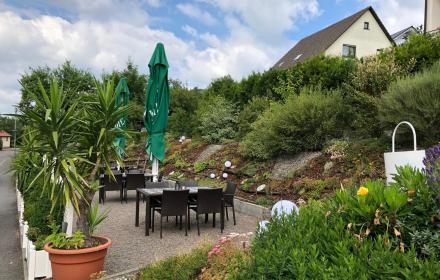 Unser Biergarten - bei schönem Wetter geöffnet